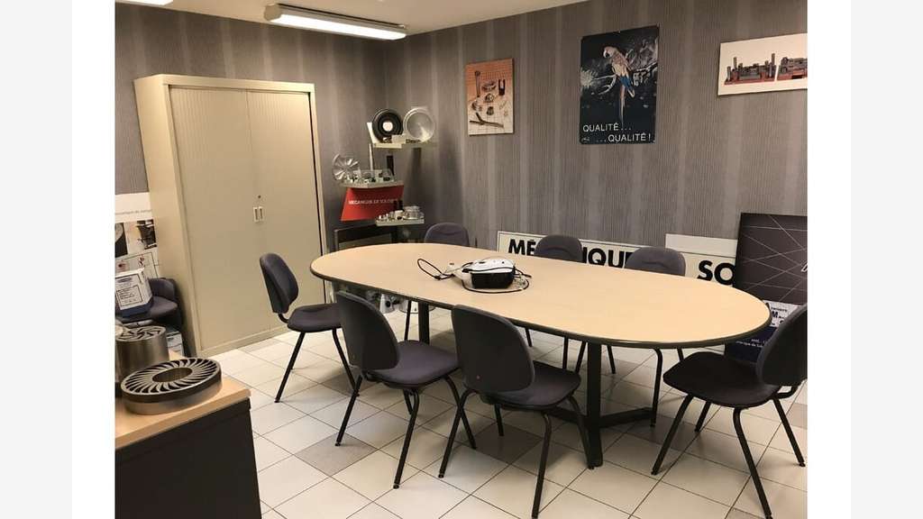 À vendre ou à louer – Local industriel de 1 700 m²