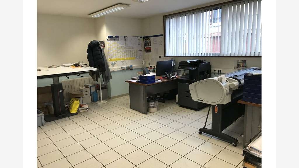 À vendre ou à louer – Local industriel de 1 700 m²