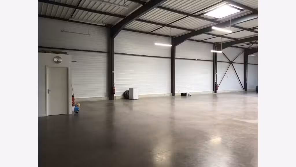 À louer local d'activités de 1 000m² à Romorantin 
