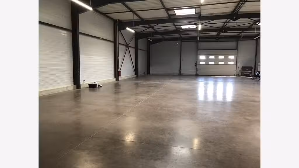 À louer local d'activités de 1 000m² à Romorantin 