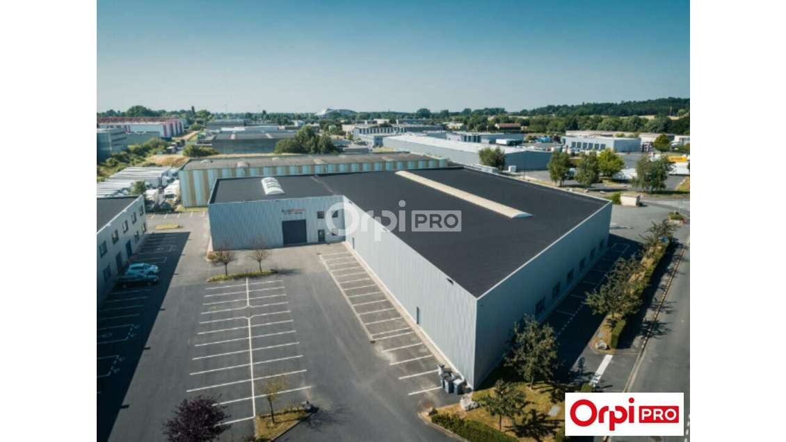 LOCAL D'ACTIVITE / ENTREPOT - 642 m2 - RONCQ