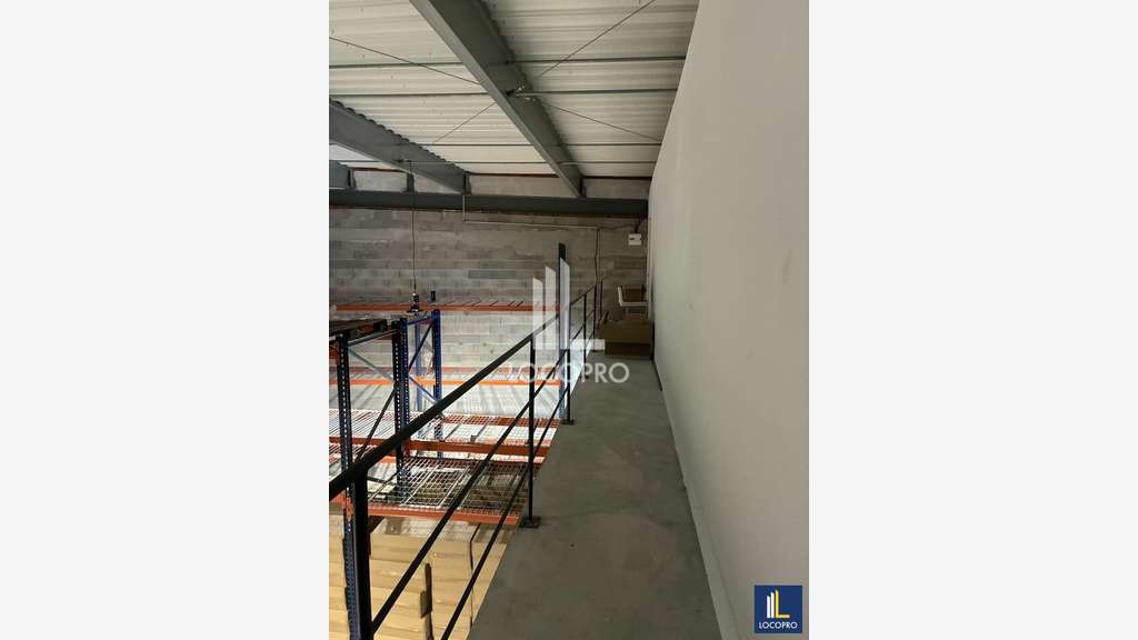 Loue local d'activité 209m² Roquebrune-sur-Argens