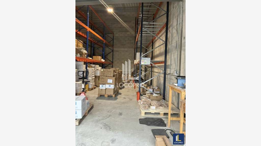 Loue local d'activité 209m² Roquebrune-sur-Argens