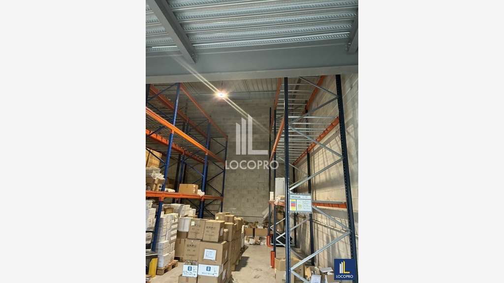 Loue local d'activité 209m² Roquebrune-sur-Argens