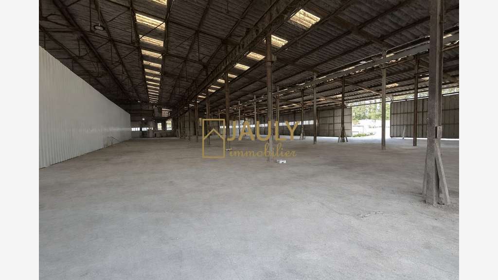 A louer entrepôt de 1 850m² à Rosoy en Multien