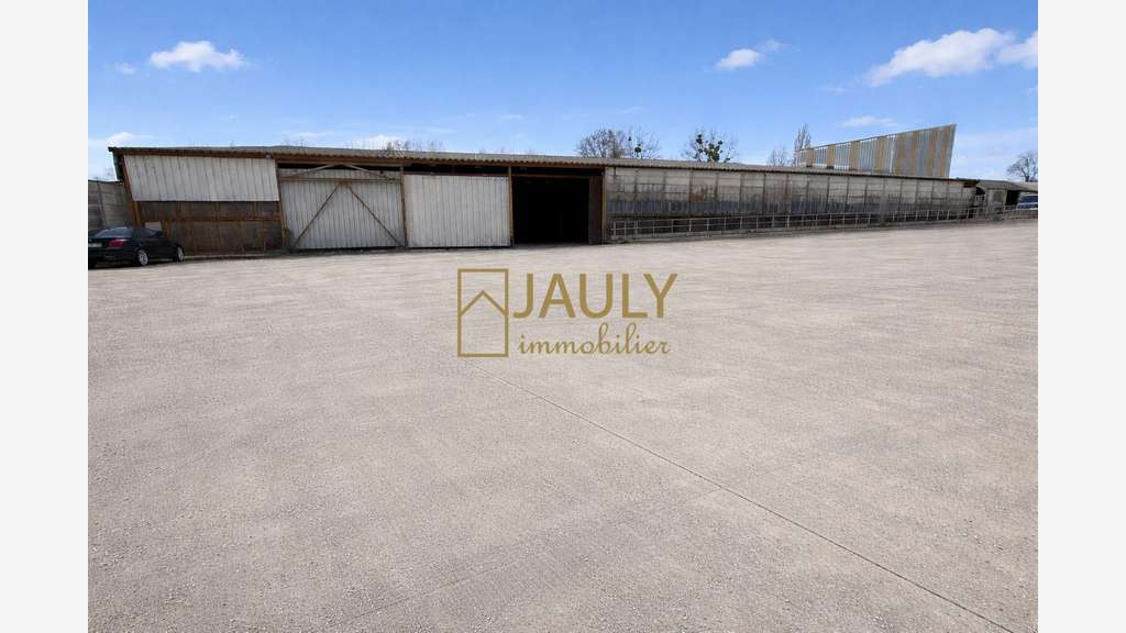 A louer entrepôt de 1 850m² à Rosoy en Multien