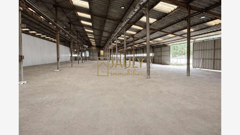 A louer entrepôt de 1 850m² à Rosoy en Multien