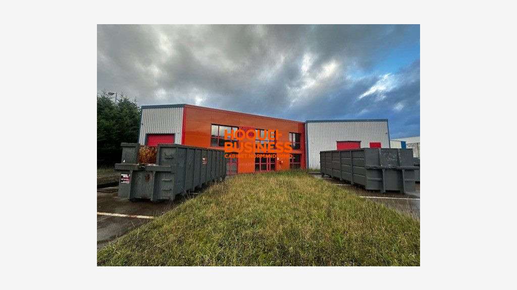 Entrepôt et bureaux 1100m² à 20km au sud de Rouen