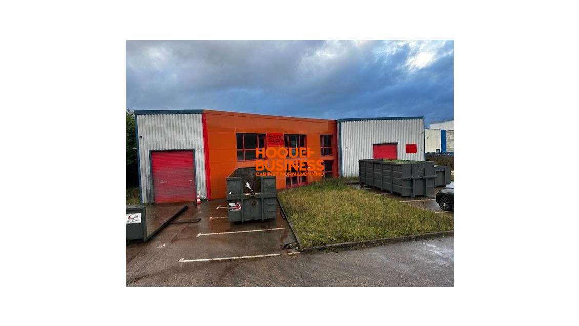 Entrepôt et bureaux 1100m² à 20km au sud de Rouen