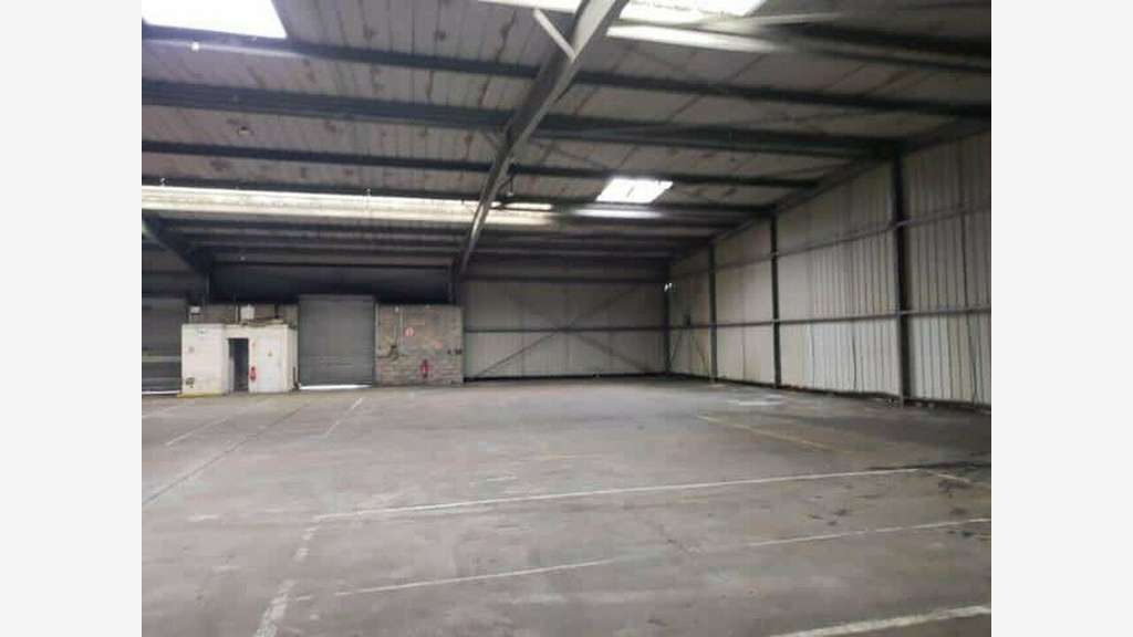 Entrepôt de 2 000m² à louer au sud de Rouen (76)
