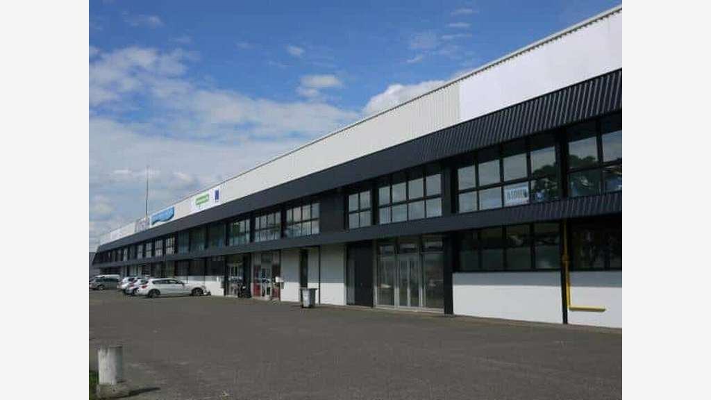 A louer entrepôt 1502m² accès stratégiques à Rouen