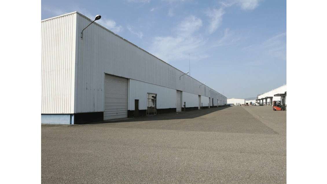 A louer entrepôt 1502m² accès stratégiques à Rouen