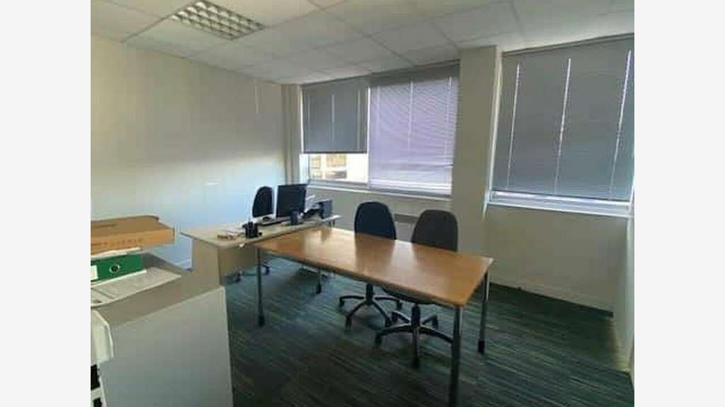 Entrepôt de 1 739m² à louer à Rouen (76)