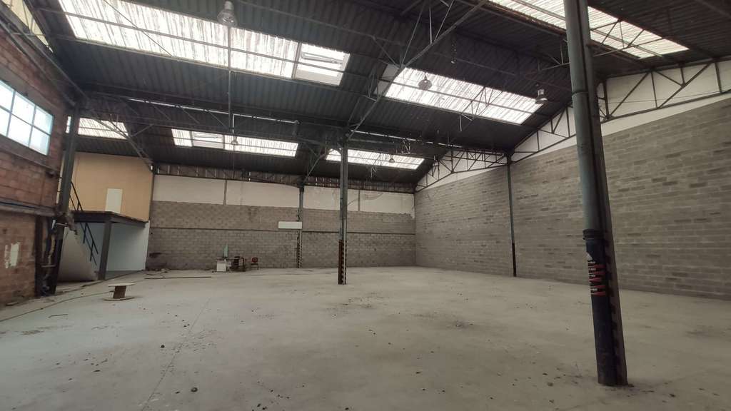Loue showroom/entrepôt 1100m² aux portes de Rouen