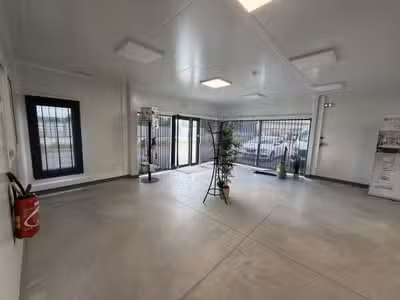Loue local activité 197m² à Roullet-Saint-Estephe