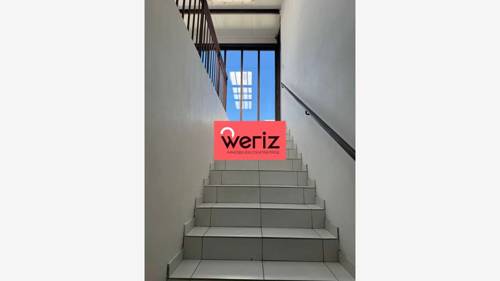 A louer local mixte 594m² à Rousset