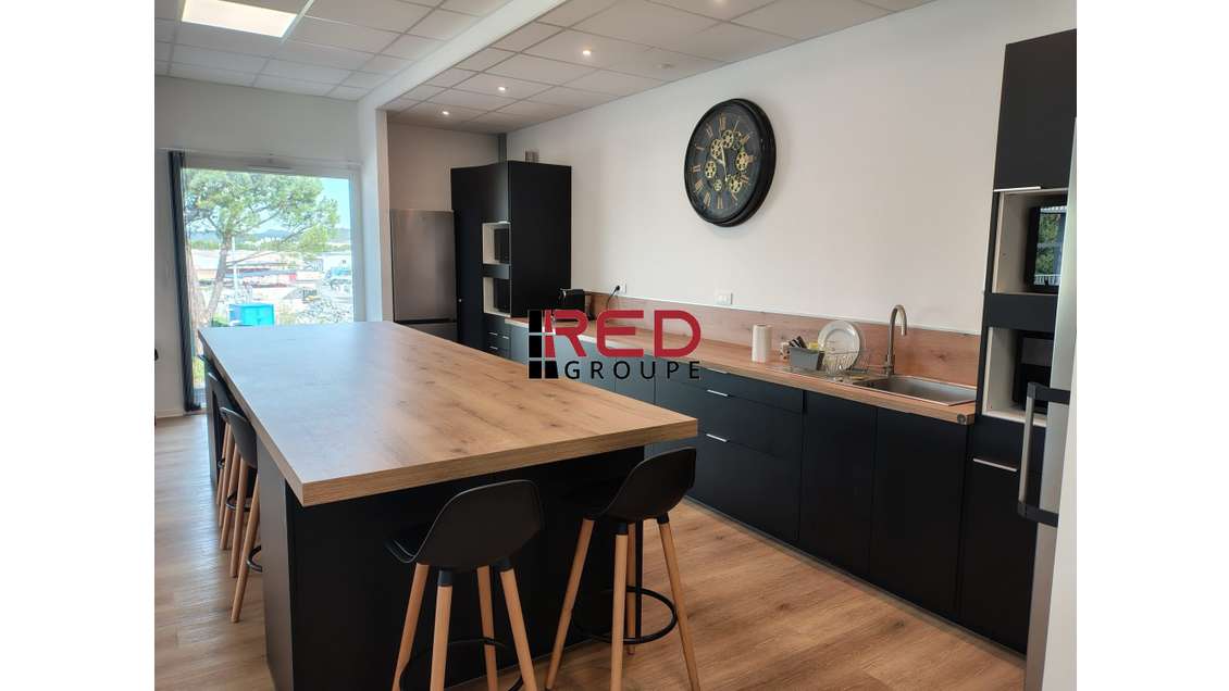 Local d'activité 364m² à louer à Local d'activité