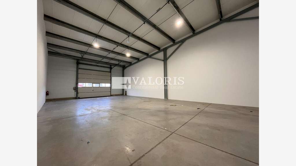 Local d'activité 213m² à louer à Rousset A8/A52