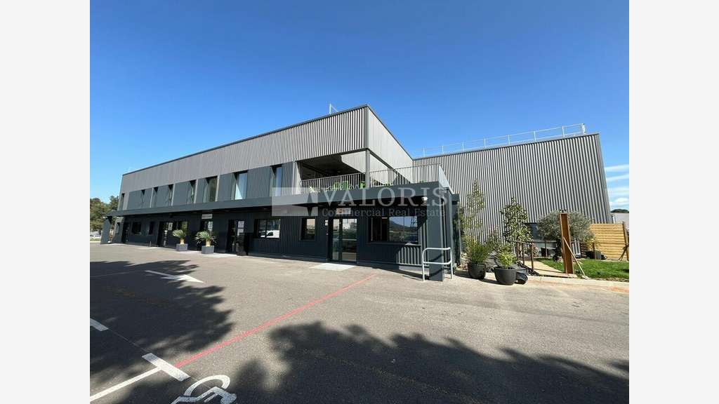 Local d'activité 213m² à louer à Rousset A8/A52