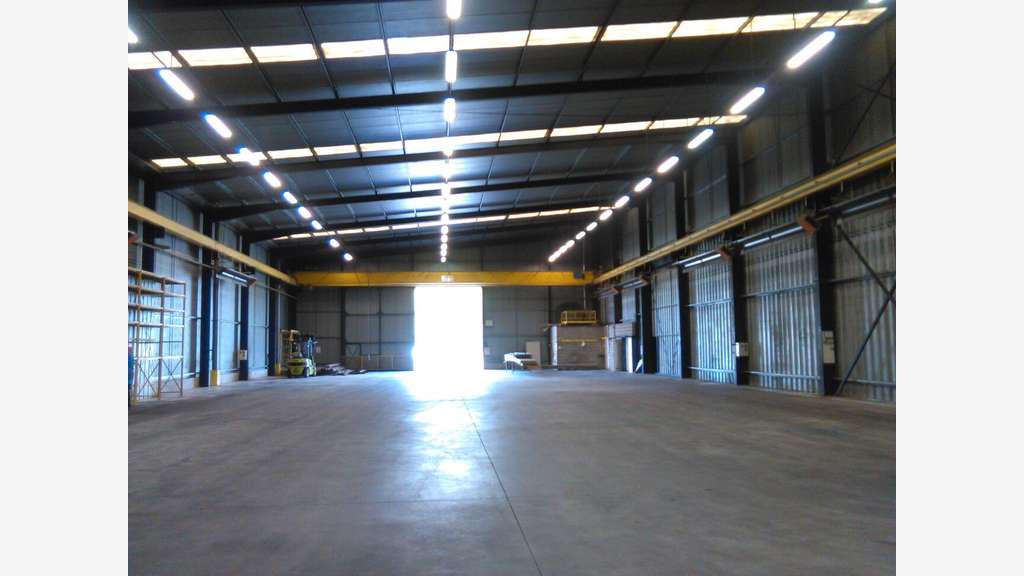 A louer local d'activités ou stockage 812m² Ruitz
