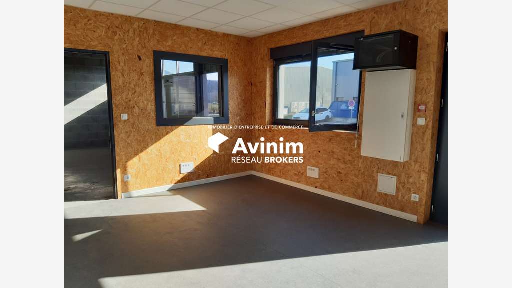 Local d'activité 240m² à louer à Rumilly