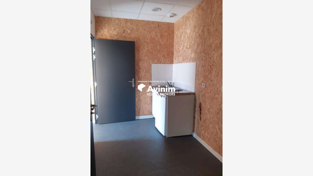 Local d'activité 240m² à louer à Rumilly