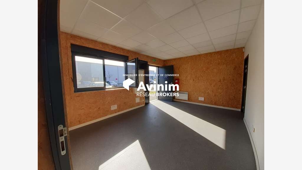 Local d'activité 240m² à louer à Rumilly
