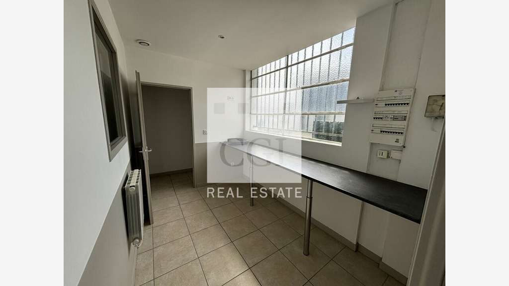 Local d'activité 180m² à louer à Ruy-Montceau
