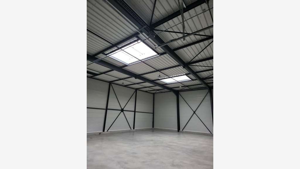 Bâtiment d'activité 300m² à Sablé-sur-Sarthe