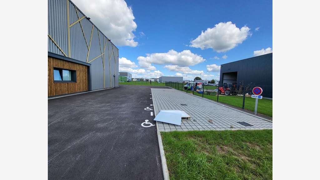 Bâtiment d'activité 300m² à Sablé-sur-Sarthe