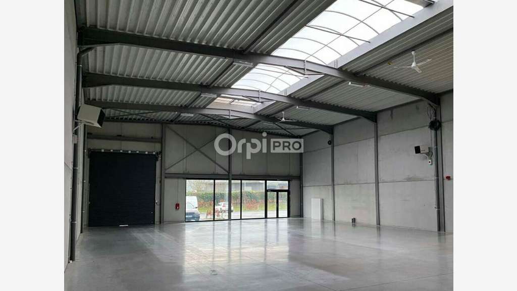 Entrepôt 390m² à louer à Sainghin-en-Mélantois