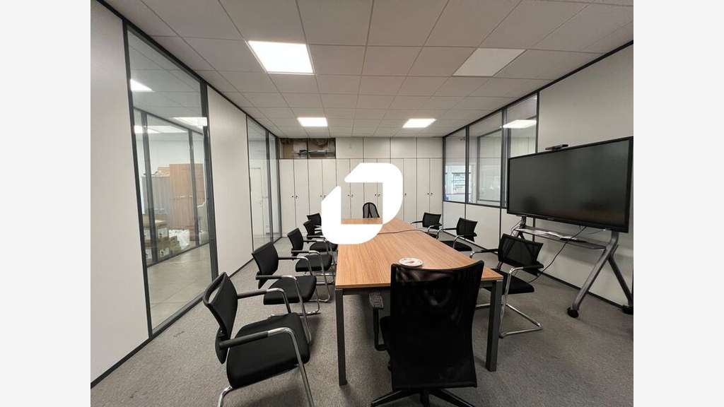 vous propose à la location un bâtiment d'
