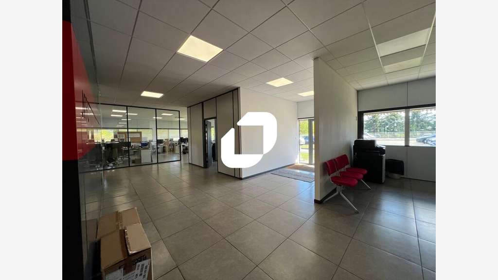  vous propose à la location un bâtiment d'