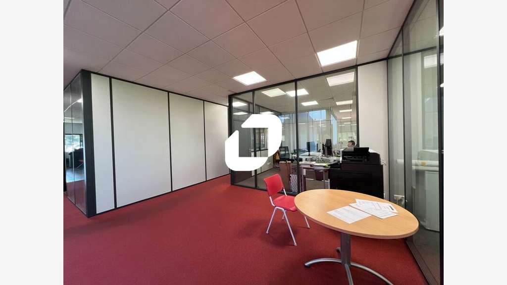  vous propose à la location un bâtiment d'