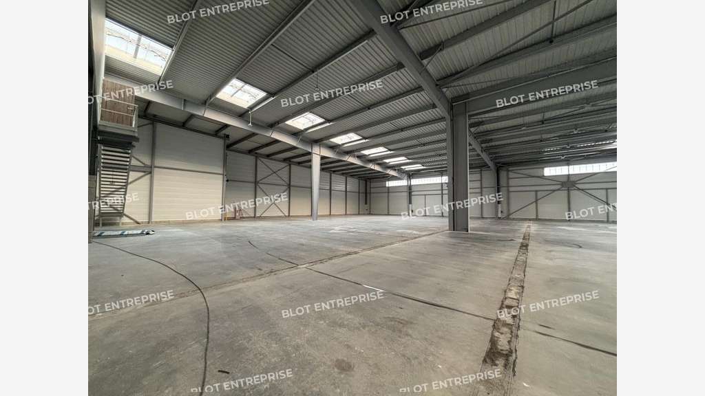 A louer cellule d'activités 1 052m² Saint-Aignan
