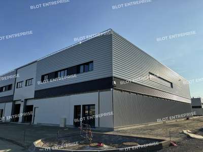 A louer cellule d'activités neuve 335m² Nantes Sud