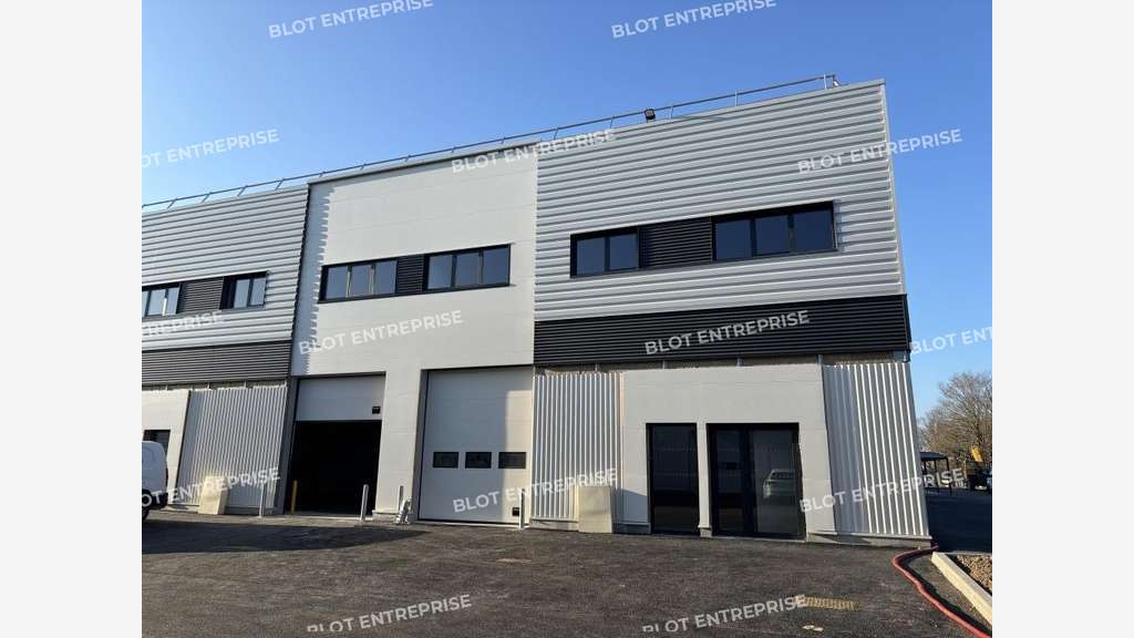 A louer cellule d'activités neuve 309m² Nantes Sud