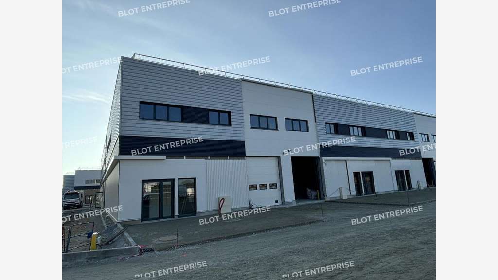 A louer cellule d'activités neuve 257m² Nantes Sud