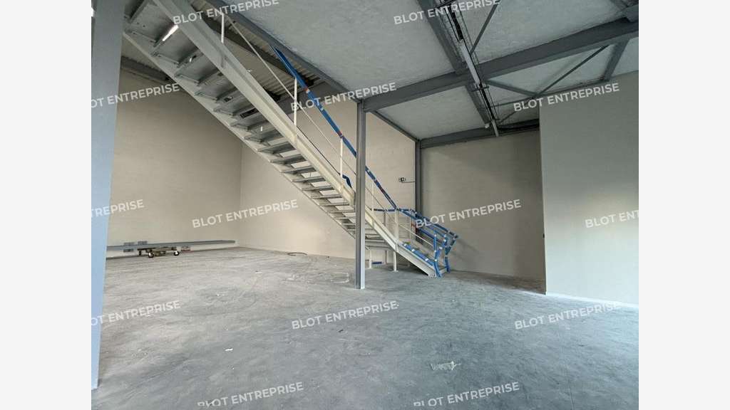 A louer cellule d'activités neuve 257m² Nantes Sud
