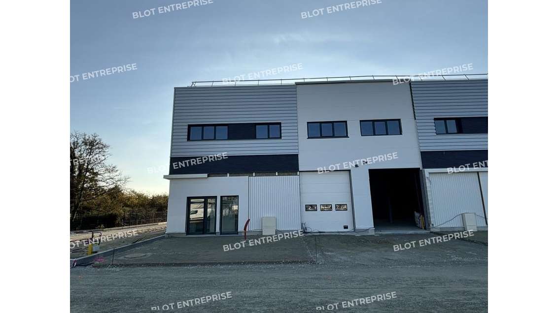 A louer cellule d'activités neuve 257m² Nantes Sud
