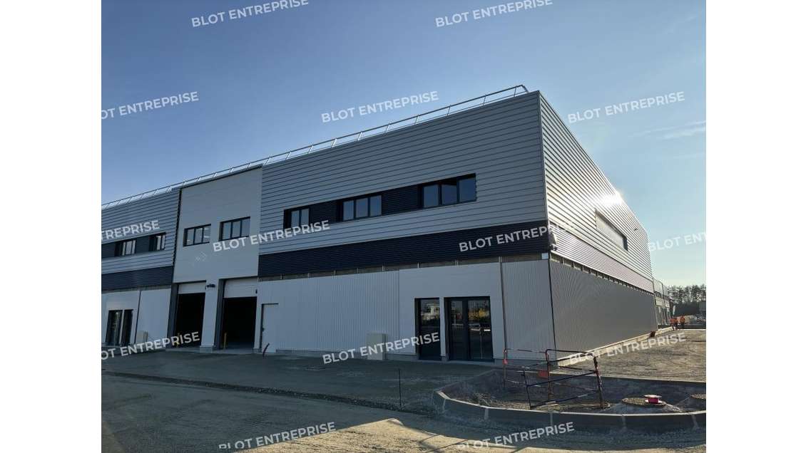 A louer cellule d'activités neuve 313m² Nantes Sud