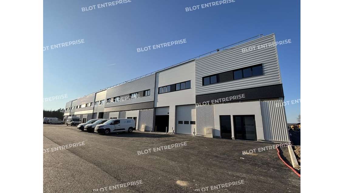 A louer cellule d'activités neuve 342m² Nantes Sud