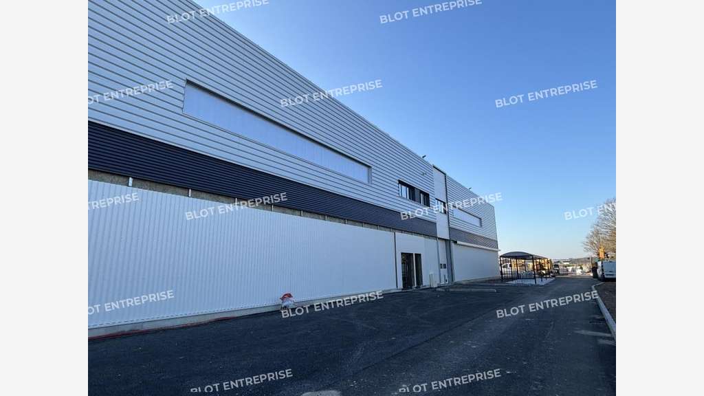 A louer cellule d'activités neuve 342m² Nantes Sud