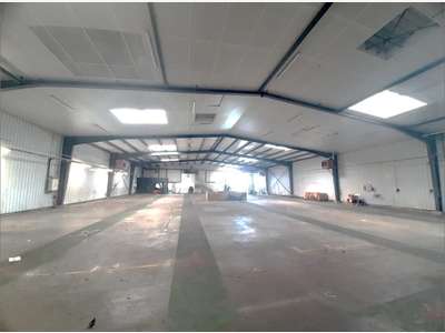 A louer beau local d'activité 1200m² Saint-Aignan