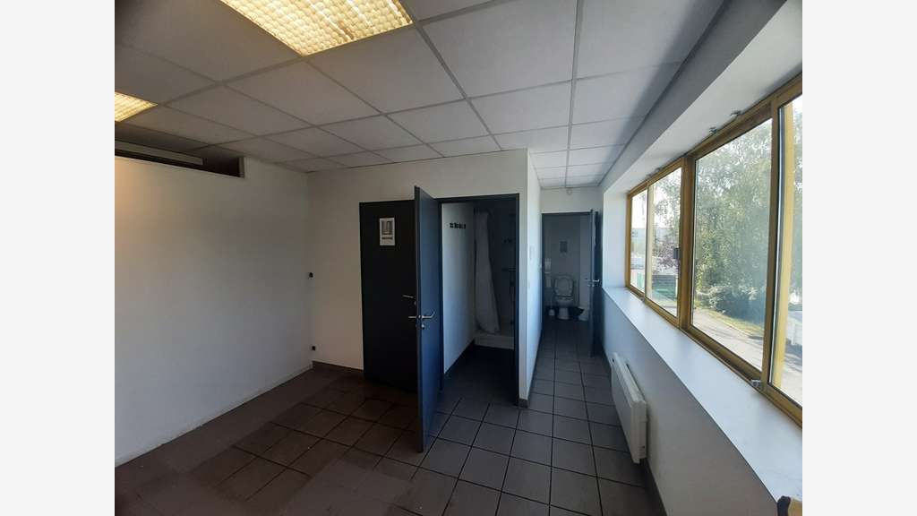 A louer beau local d'activité 1200m² Saint-Aignan