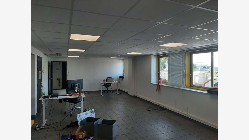 A louer beau local d'activité 1200m² Saint-Aignan