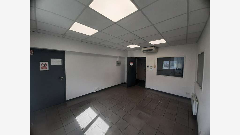 A louer beau local d'activité 1200m² Saint-Aignan