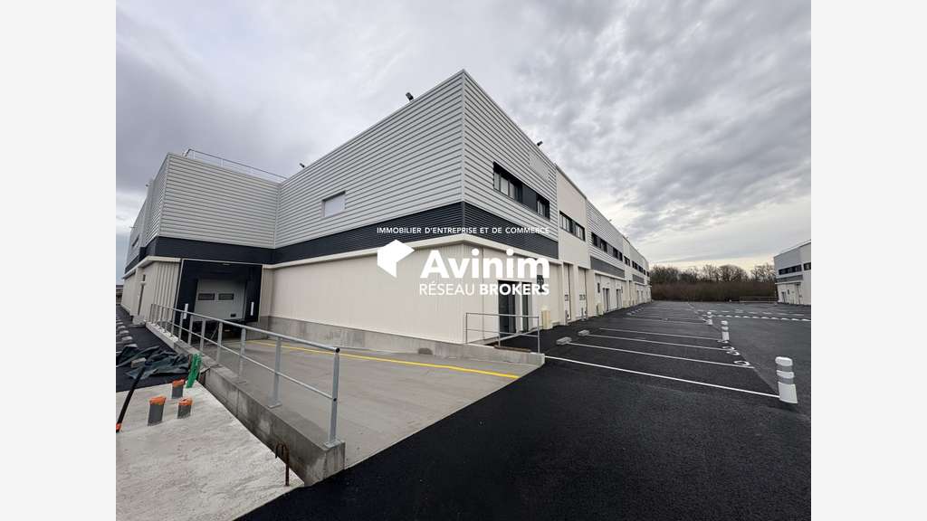 Entrepôt et bureaux à louer proche Aéroport Nantes