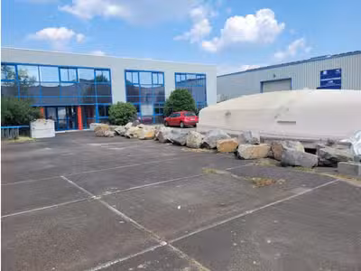 À louer – Local d'activités de 1 459 m² à proxi