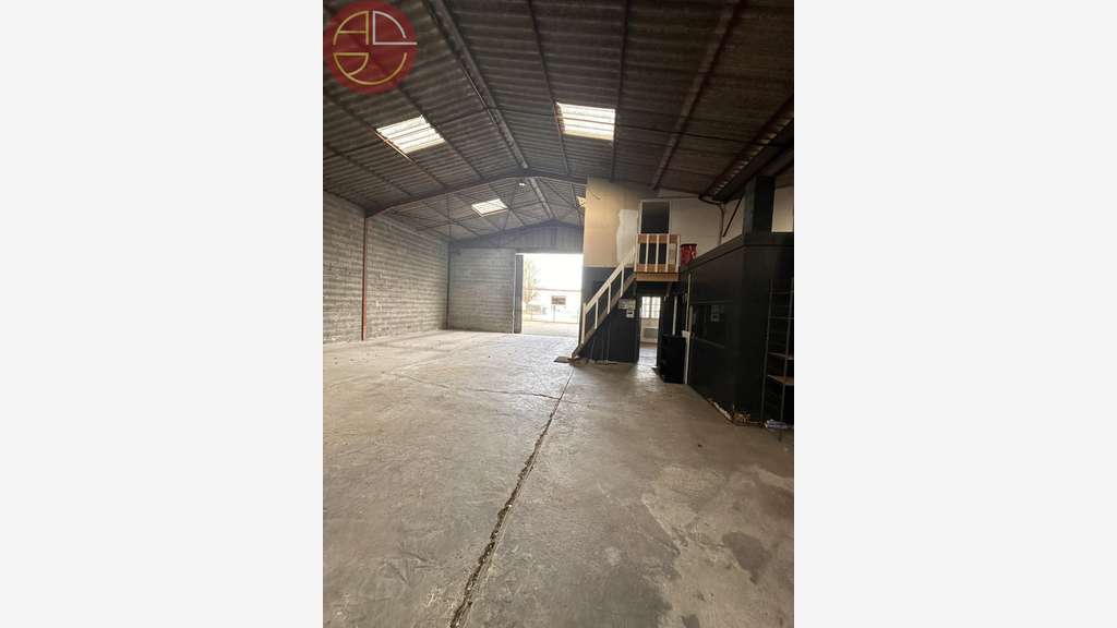 A louer entrepôt 1205m² en ZI à Saint-Alban